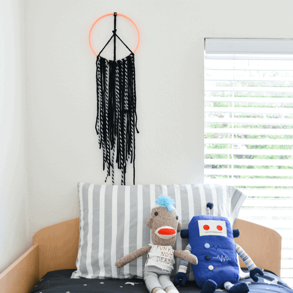 DIY Yarn Wall Hanging Kid’s Craft