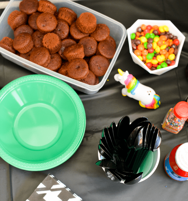 ice cream sundae bars are where it's at for kid's parties.  // www.cupcakesandcutlery.com