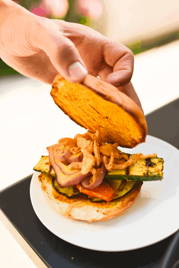 King's Hawaiian grilled vegetable sandwich with mustard and herb marinade. #spon // www.cupcakesandcutlery.com