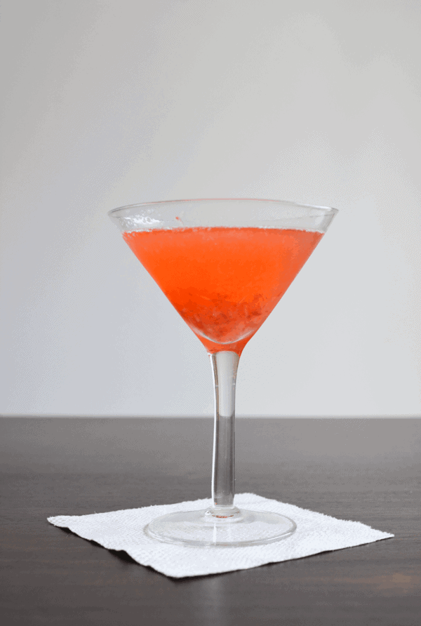 Strawberry Martini with Sauvignon Blanc // www.cupcakesandcutlery.com