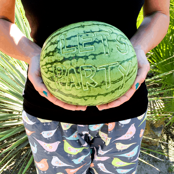 Carved watermelon sign is easy party decor and super cute. #campmixalot. // cupcakesandcutlery.com