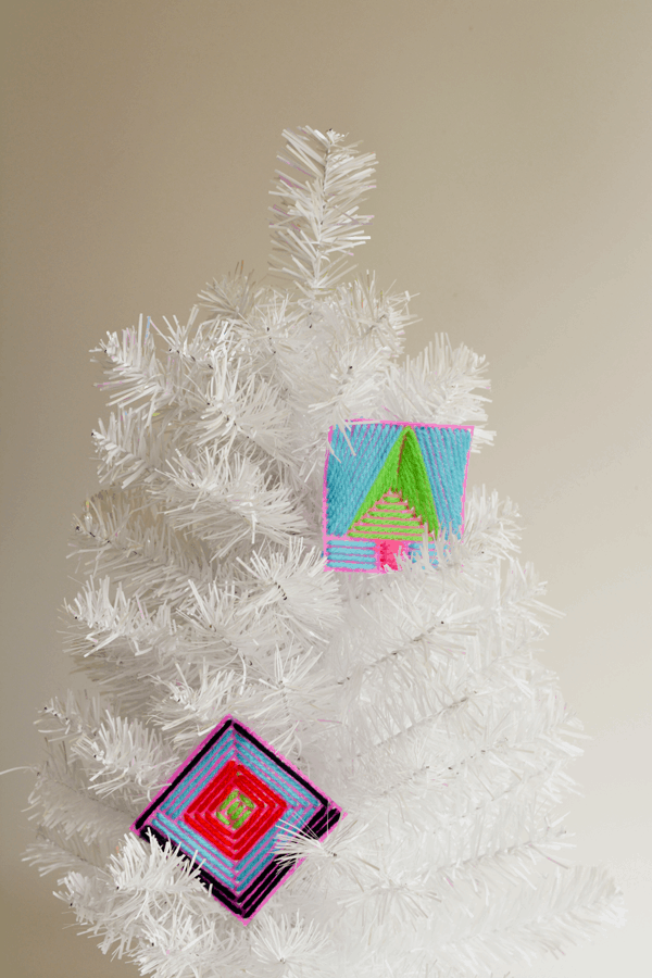 Yarn ornament craft DIY for Christmas.