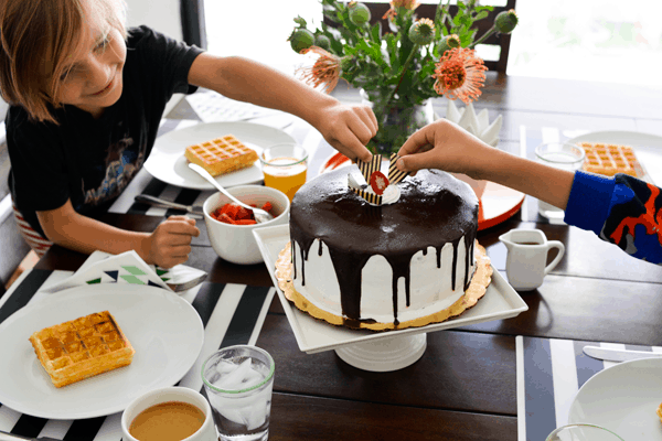 Cold Stone Ice Cream cake for Father's Day breakfast! Do it! Your kids will be super in to it! #spon