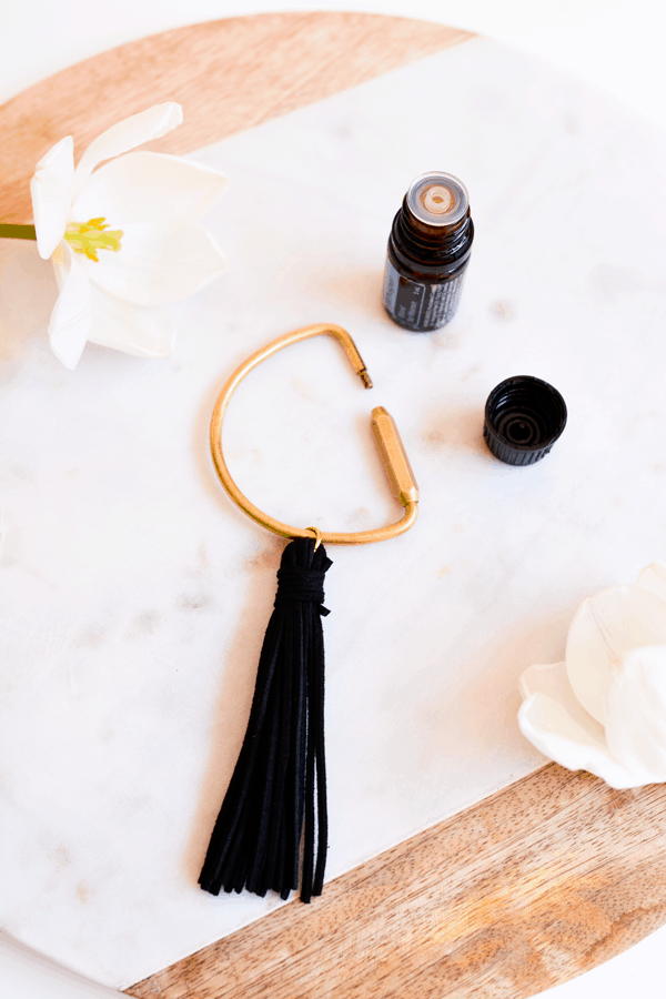 Easy DIY aromatherapy tassel keychain. 