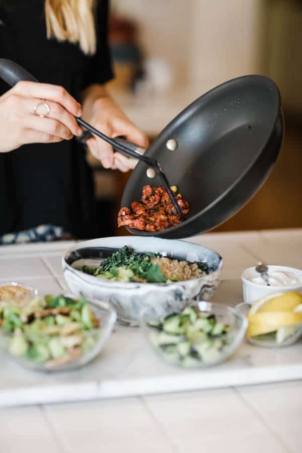 How to Make a Vegetarian Mediterranean bowl