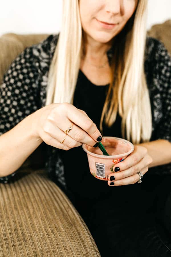 woman practicing mindful snacking