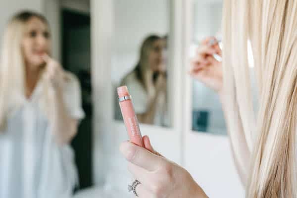 Neutrogena Hydro Boost Hydrating Lip Shine in Ballet Pink.